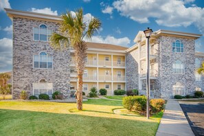 Condo, 2 Bedrooms | Exterior