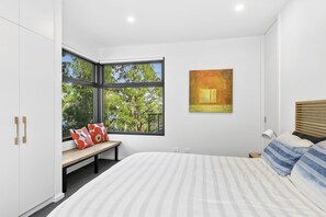 3 chambres, fer et planche à repasser, Wi-Fi, draps fournis