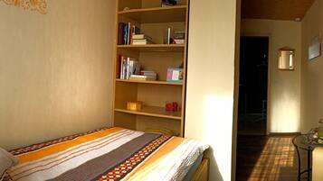 Apartment | 3 bedrooms, iron/ironing board, free cribs/infant beds, bed sheets