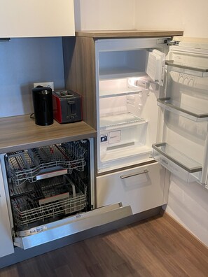 Fridge, microwave, oven, dishwasher