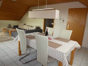 Apartment, 3 Bedrooms | In-room dining - Ferienwohnung Lindenstraße (Volkach)