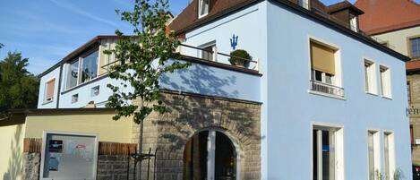 Fachada de la propiedad