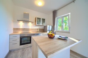 Kühlschrank, Ofen, Herdplatte, Geschirrspüler