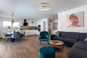 Fernseher, Stereoanlage