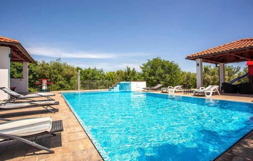 Villa for large groups with 60m2 heated pool, Jacuzzi, sauna, fitness, playground and wine cellar