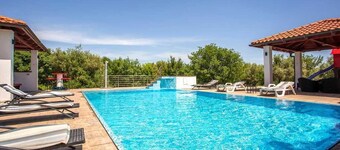 Villa for large groups with 60m2 heated pool, Jacuzzi, sauna, fitness, playground and wine cellar