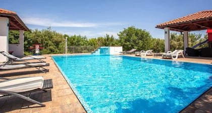 Villa for large groups with 60m2 heated pool, Jacuzzi, sauna, fitness, playground and wine cellar