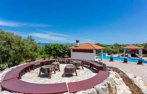 A heated pool - Villa for large groups with 60m2 heated pool, Jacuzzi, sauna, fitness, playground and wine cellar (Sveti Vid Dobrinjski (Krk))