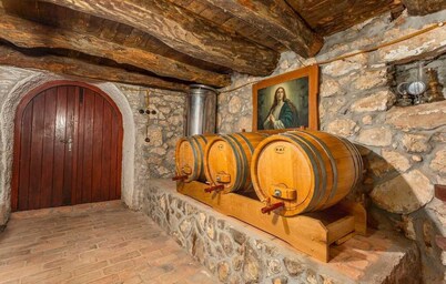 Villa for large groups with 60m2 heated pool, Jacuzzi, sauna, fitness, playground and wine cellar