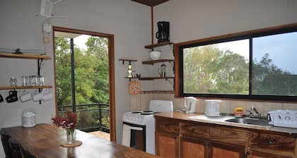 Bright Forest Retreat â 2BR w/ Balcony, Walk to Town, Birds & Wildlife