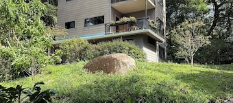 Birdwatcher’s Base in Monteverde – 2BR + Balcony, Walk to Curi-Cancha Reserve