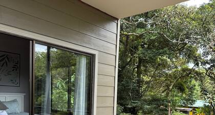 Birdwatcher’s Base in Monteverde – 2BR + Balcony, Walk to Curi-Cancha Reserve