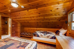 3 bedrooms, iron/ironing board, WiFi, bed sheets - Dog-Friendly 3BR Cabin w/ Large Deck, BBQ, WiFi, Private W/D - Near Lake (Shaver Lake)