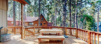Dog-Friendly Shaver Lake Home w/ Wood Interior & Porch, WiFi, W/D - Near Lake