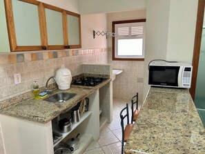 Chambre, 1 chambre, vue partielle sur la mer (Flat) | Cuisine privée