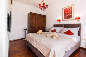 2 chambres, fer et planche à repasser, Wi-Fi, draps fournis