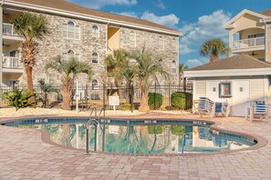 Pool - A golf course view escape in the heart of Myrtle Beach! (Myrtle Beach)
