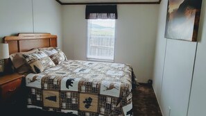 4 bedrooms, free WiFi, bed sheets - Peaceful/Beautiful Mountain Views & centrally located to all the mountain fun (Eagle Nest)