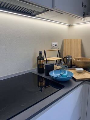 Kühlschrank, Ofen, Herdplatte, Geschirrspüler