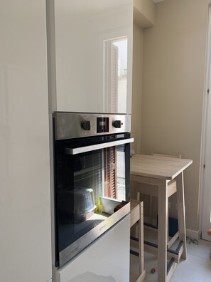 Frigorifero, forno, piano cottura, lavastoviglie