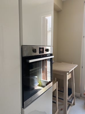 Frigorifero, forno, piano cottura, lavastoviglie