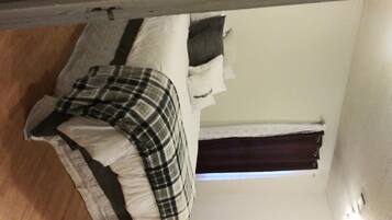 1 habitación, tabla de planchar con plancha, wifi y ropa de cama