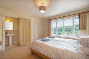 5 chambres, fer et planche à repasser, Wi-Fi gratuit, draps fournis