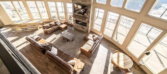 East Ultimate Retreat- 1 hr to Yellowstone- Hot tub+Theater+Pool Table+Air Hockey+Shuffleboard+GameRoom+SecretKidsRoom+TetonViews