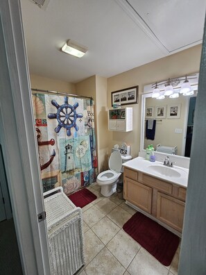 Combined shower/bathtub, hair dryer, towels, soap - 4 Bedroom 2200 sq ft  beautiful Sea Trail Golf Resort 5 minutes to ocean waves! (Sunset Beach)