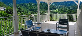 Le Colibri Vert - Vue sur Les Pitons du Morne Vert
