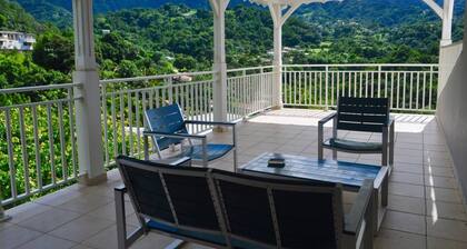 Le Colibri Vert - Vue sur Les Pitons du Morne Vert