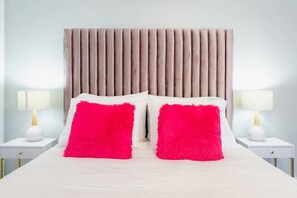 3 habitaciones, tabla de planchar con plancha, wifi y ropa de cama
