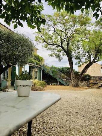 Estudio, 1 cama de matrimonio con sofá cama | Vistas al jardín. Mas de l'Acacia