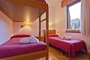 3 bedrooms, free WiFi, bed sheets