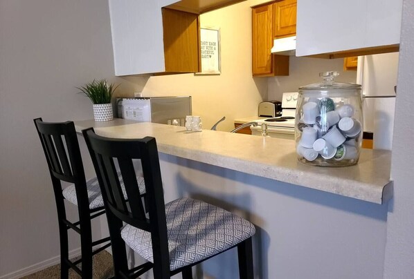 Køleskab, mikrobølgeovn, ovn, kogeplade