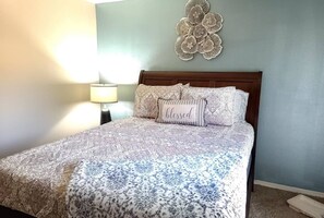 1 slaapkamer, een strijkplank/strijkijzer, wifi, beddengoed