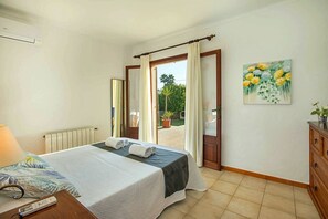 3 bedrooms, in-room safe, iron/ironing board, free WiFi - 3 bedroom villa, with private pool and BBQ, Puerto Pollensa (Pollensa)