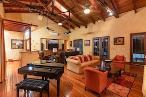 House, Multiple Beds (Casa Orchidea) | Living room