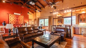 House, Multiple Beds (Casa Orchidea) | Living room