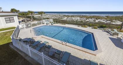 Jacksonville Beach Front Paradise-Close to Mayo