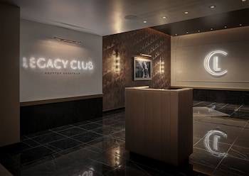 5 bars/lounges, poolside bar at Circa Resort & Casino – Adults Only