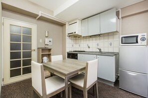 雪櫃、微波爐、爐具、廚房用具/餐具/器皿