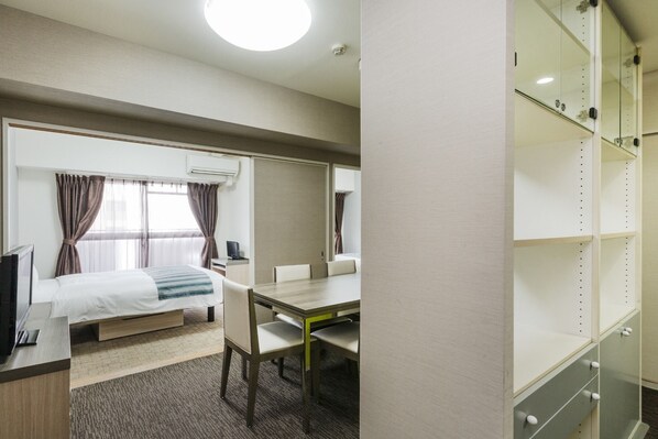 1 chambre, bureau, fer et planche à repasser, accès au Wi-Fi (inclus)