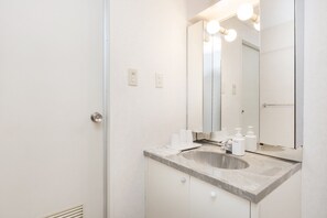 Hårføner og håndklær