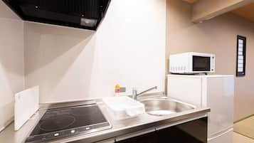 Fridge, microwave, stovetop, cookware/dishes/utensils