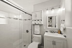 Combined shower/bathtub, hair dryer, towels, soap