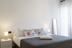 2 slaapkamers, een strijkplank/strijkijzer, gratis wifi, beddengoed