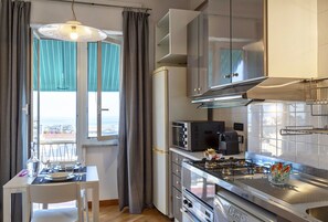 Fridge, microwave, oven, dishwasher