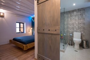 1 bedroom, in-room safe, iron/ironing board, free WiFi