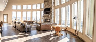 2 Dome Cabins-1 hr to Yellowstone-Hot tub+Theater+Gaming Room+Pool Table+Air Hockey+Shuffle Board+Secret Kids Playroom